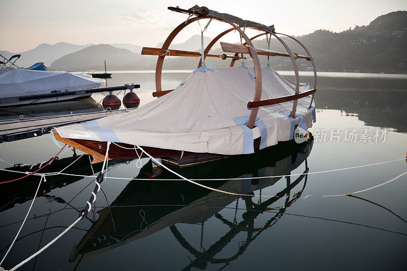 瑞士卢加诺湖Tessin Canton的传统船